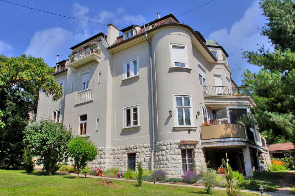 Kalmar Panzio Bed & Breakfast Budapest Bilik gambar